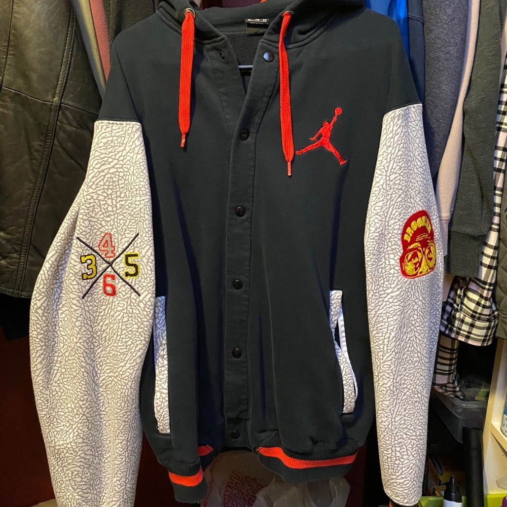 Jordan Spiz’ikes hoodie size XL